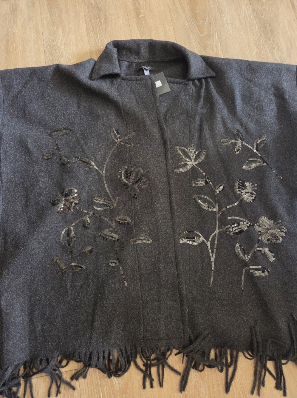 NWT MARC NEW YORK GREY PONCHO CAPE WITH FLORAL EMBELLISHMENTS ONE SIZE